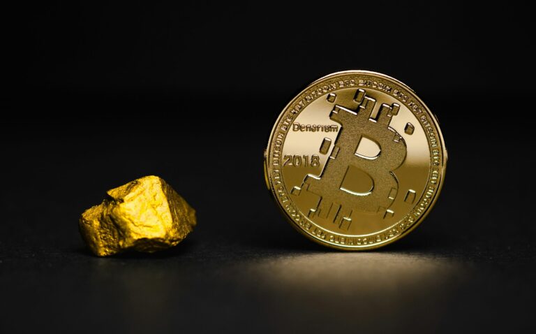 Bitcoin and Gold Shatter Records: A Synchronised Surge in Economic Uncertainty