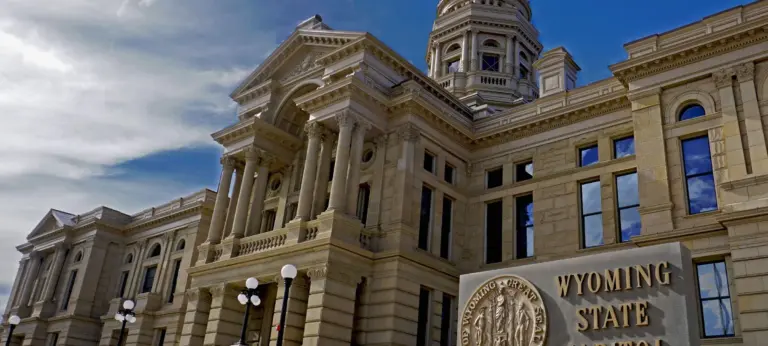 Lummis Pushes for CLARITY Vote Before August 10 Recess